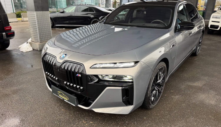 BMW M7 M760e xDrive AT PHEV IMG1